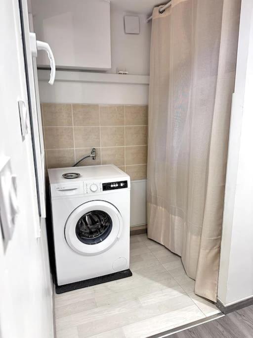 Appartement T4 En Hyper-Centre Bourgoin-Jallieu Bagian luar foto